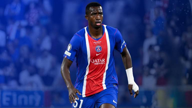 Willian Pacho, defensa central del PSG.