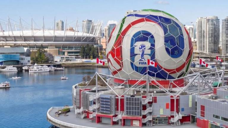 Science World se transformó en el balón oficial de la Copa Mundial de la FIFA 2026.