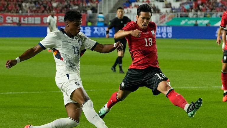 John Mercado enfrentando a Lee Tae-seok en amistoso internacional