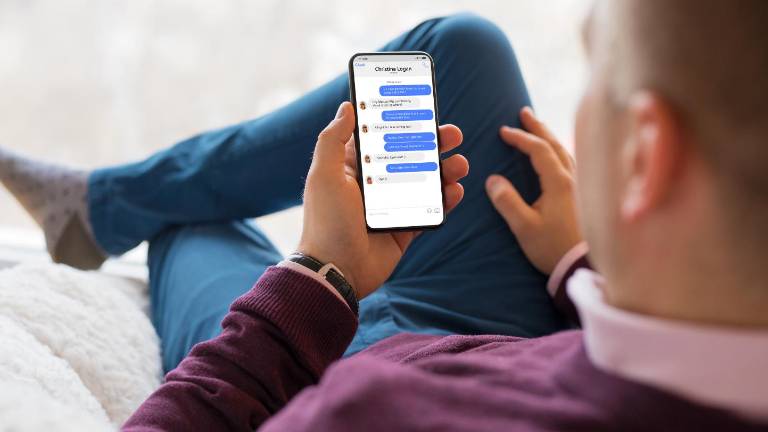 ¿Cómo encontrar la papelera de WhatsApp para borrar archivos y liberar espacio en tu celular?