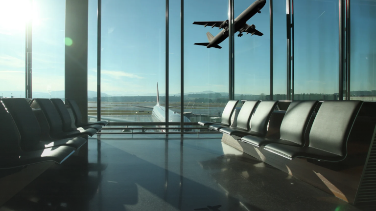 ¿Por qué los vuelos en el aeropuerto de Quito se suspenderán este 3 de octubre?