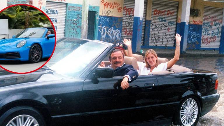 Álvaro Noboa y Daniel Noboa pasean en un carro de lujo com años atrás lo hacía con su esposa, Annabella Azín.
