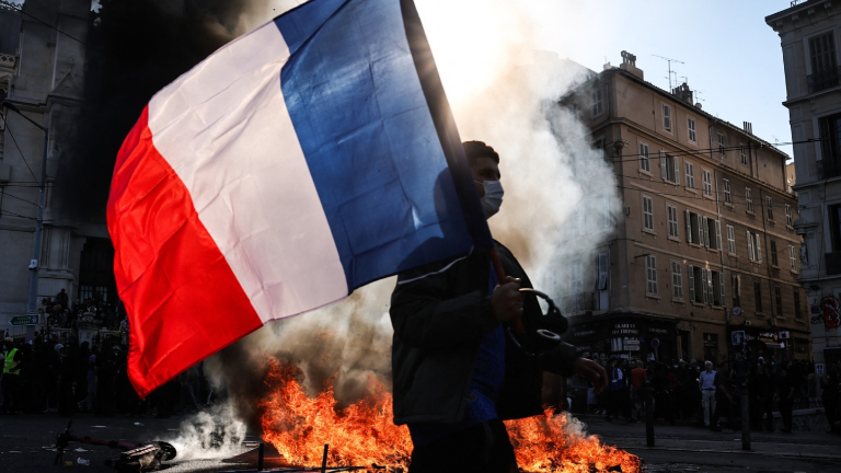 Masivas protestas en Francia por el costo de vida dejan más de 1.200 detenidos, saqueos y disturbios