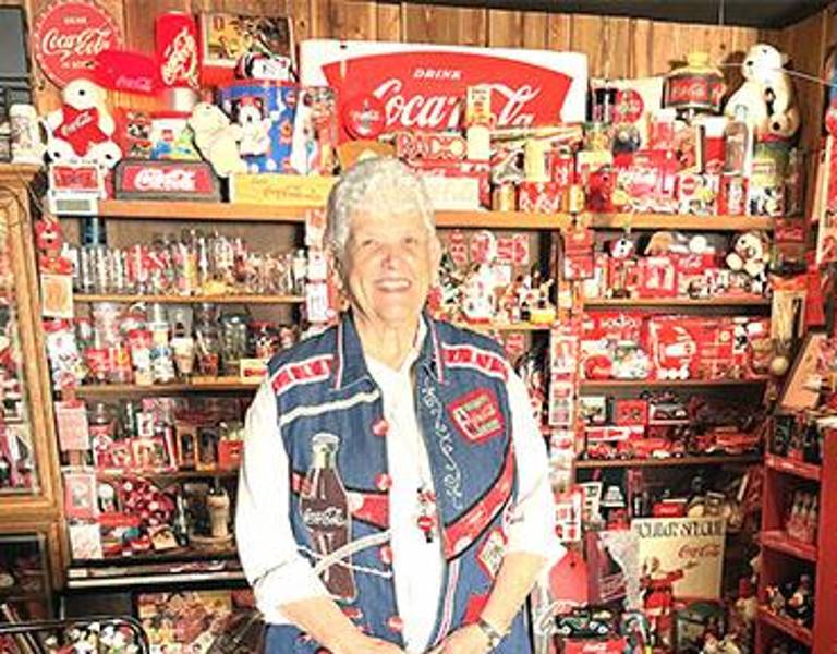 $!La emoción de Debbie al recuperar el récord Guinness de Coca-Cola.