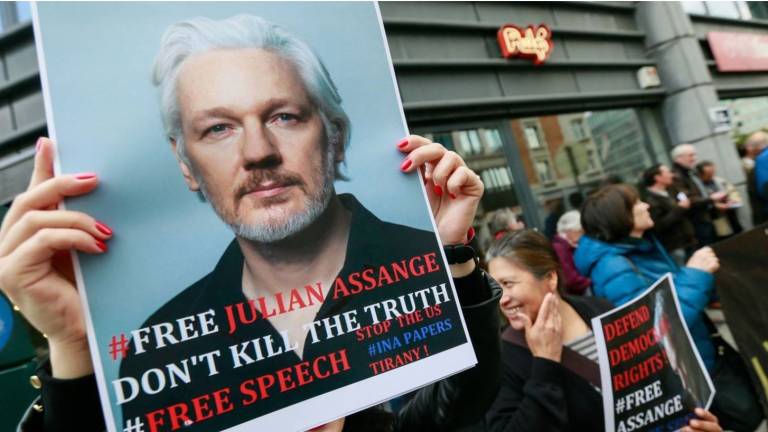 EEUU amplía acusaciones contra Assange