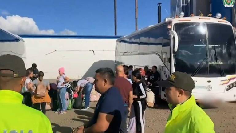 En un operativo realizado en varias ciudades colombianas fueron detenidos nueve personas, quienes forman parte de una red de tráfico de migrantes.