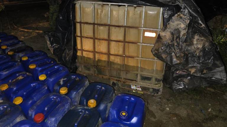 Ejército incauta 11.300 litros de combustible utilizado para minería ilegal en Zamora Chinchipe