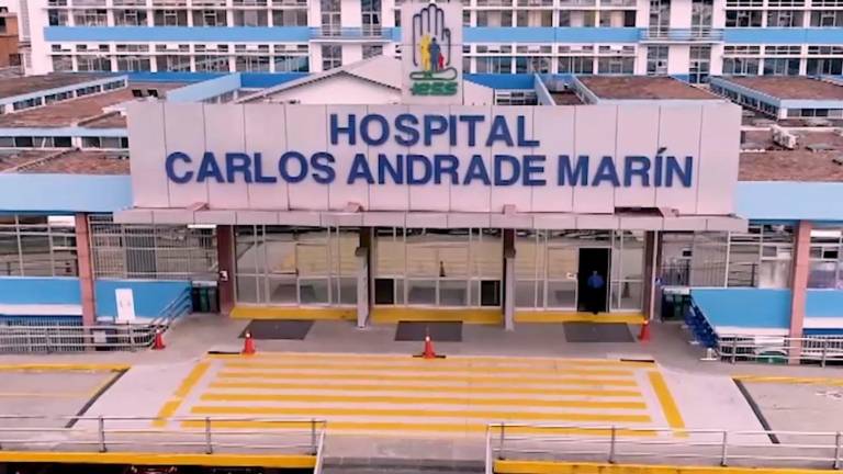 Contraloría revela que Hospital Carlos Andrade Marín excluyó compra de fármacos para varias enfermedades
