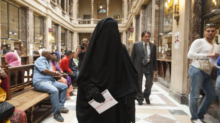 ¿Qué significa el burka? y ¿por qué es importante para las mujeres en Afganistán?