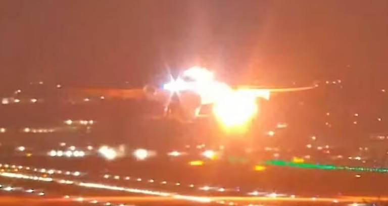 VIDEO | Avión de Delta con rumbo a EE.UU. aterriza de emergencia en Brasil tras explosión del motor