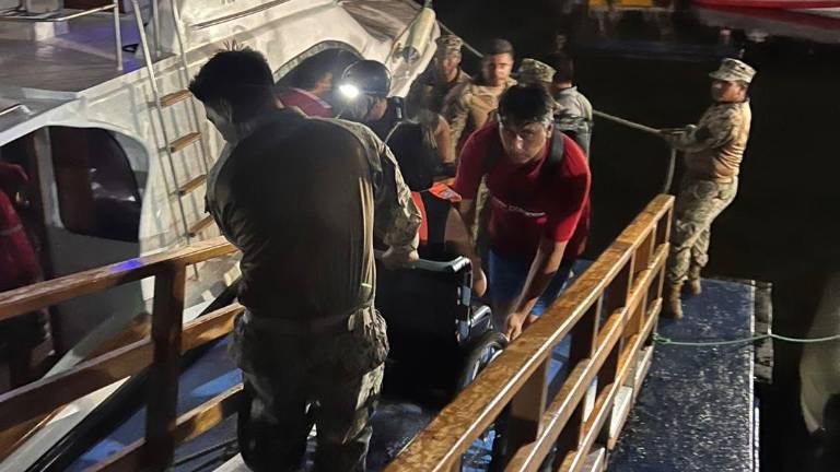 Tragedia en Galápagos: un muerto y 28 rescatados tras hundimiento de embarcación