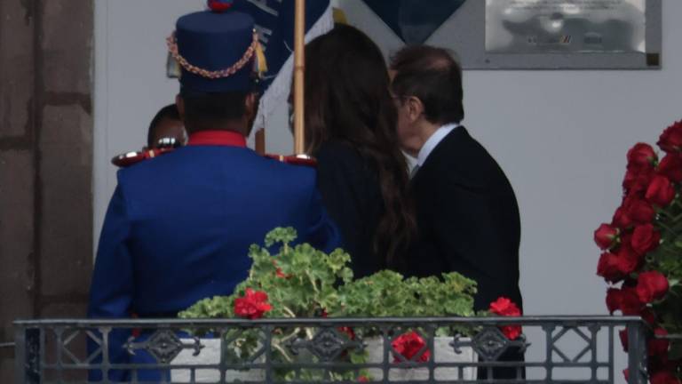 Resguardo militar ante la llegada de Kristi Noem.