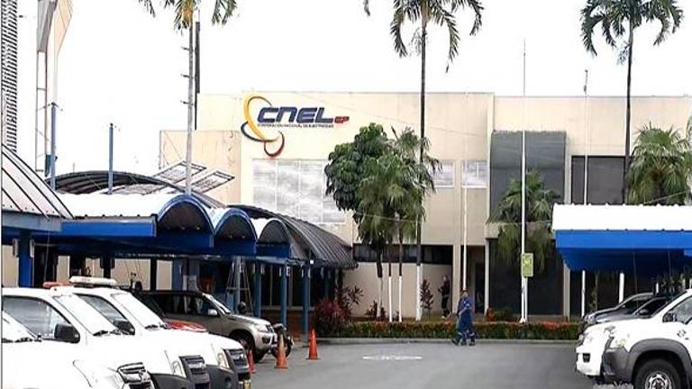 Allanan sede del Comité de Trabajadores de CNEL en Guayaquil por presunto desvío de fondos