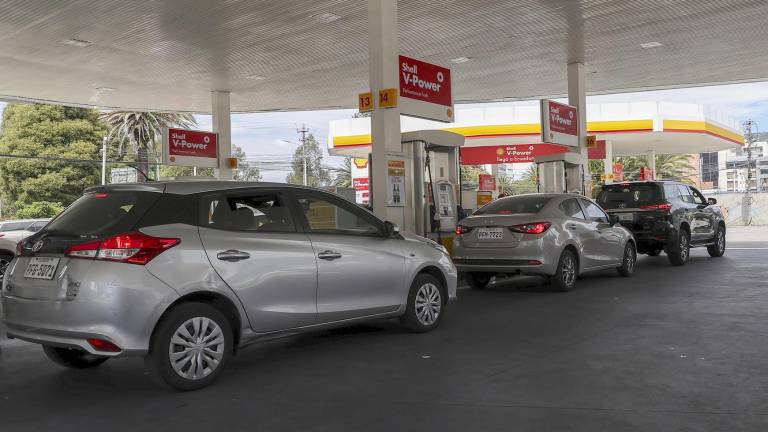 'No hay Extra': sigue la escasez en gasolineras de Ecuador tras alza de precios