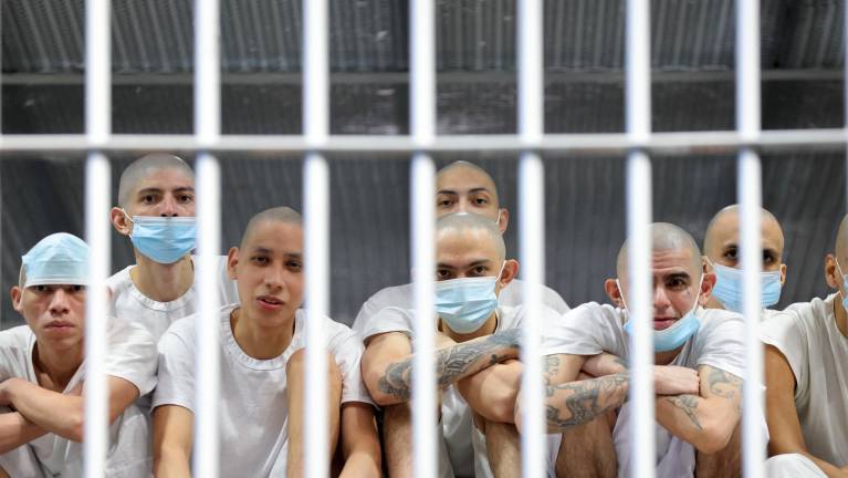 Bukele propone cadena perpetua en El Salvador para menores de edad sentenciados por asesinato