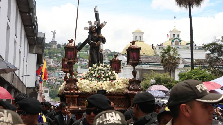 Miles de devotos participaron en la procesión de Jesús del Gran Poder en Quito