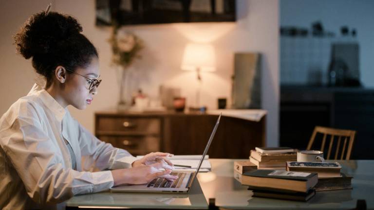 Ministerio de Educación abre nueva convocatoria de cursos virtuales para docentes en 2026