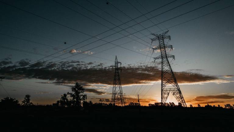 Colombia se prepara para reanudar la venta de energía a Ecuador tras dejar atrás la guerra comercial