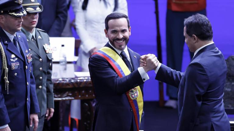 Abelardo De la Espriella jura como presidente de Colombia hasta el 2030
