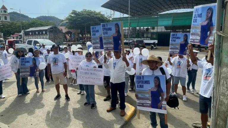 A un mes de la desaparición de la exreina de belleza Alina Pihuave, familiares piden que la búsqueda no se detenga