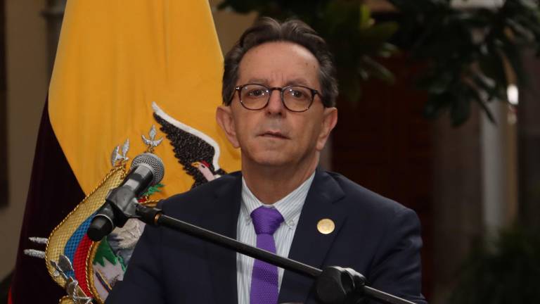 Noboa designa a Roberto Izurieta, exsecretario de Comunicación, como embajador de Ecuador en Perú