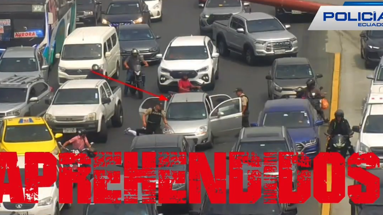 Policía detiene a dos sujetos tras asalto a hombre que retiró USD 30.000 de un banco en Samborondón