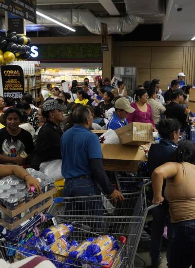 Compradores colmaron a lo largo de la semana pasada los puerpmercados Coral, en Guayaquil.