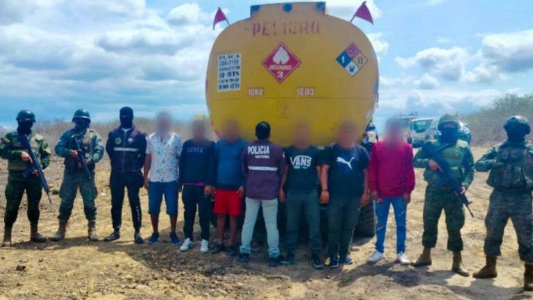 Prisión preventiva para 13 sujetos que utilizaban túnel para robar combustible en Santa Elena