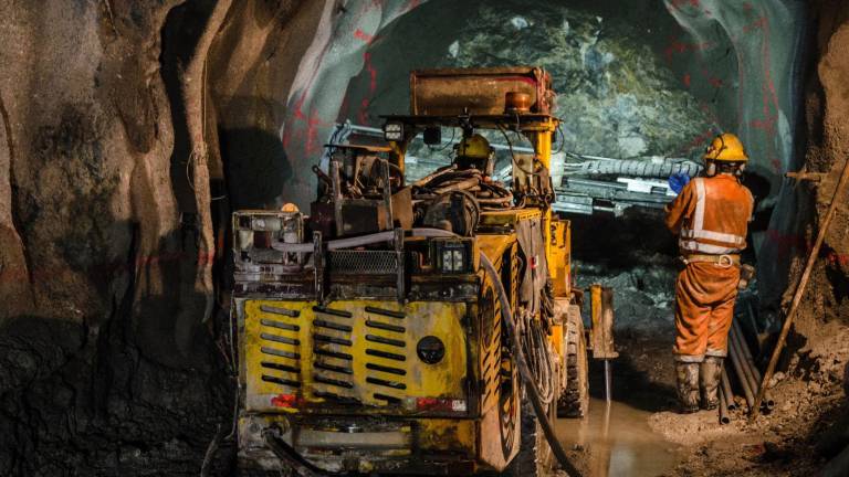 Minería en Ecuador exige desarrollo y cumplimiento ambiental, no solo extracción, advierten expertos