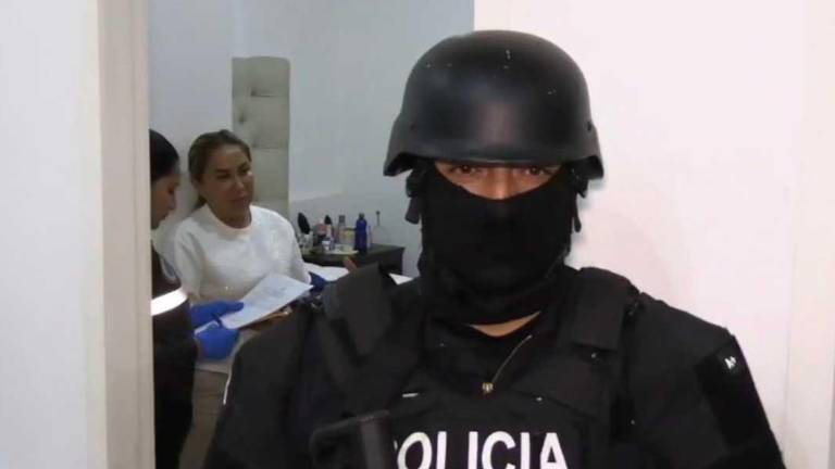 La Policía Nacional realizó 18 allanamientos en tres cantones manabitas.