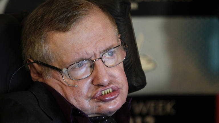 Stephen Hawking aconseja no responder señales del espacio
