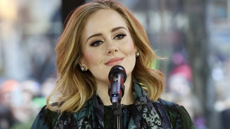 Adele confirma estar casada tras años de especulaciones