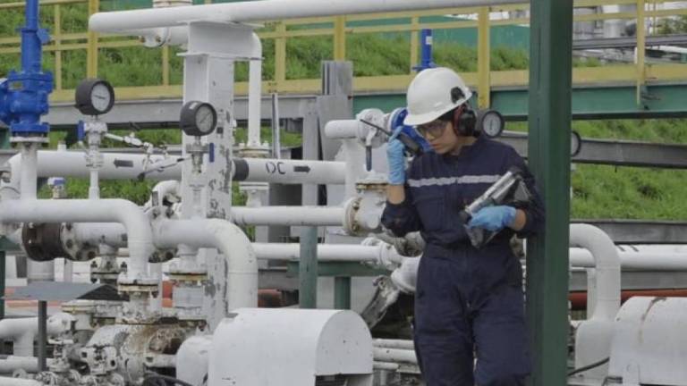 Reanudan bombeo de crudo por el OCP; Petroecuador hace aclaración sobre suministro de gasolina Extra