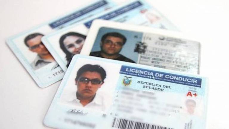 Ecuatorianos residentes en España podrán renovar licencias de conducir