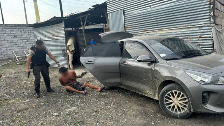 En Durán, provincia del Guayas, detienen a tres sujetos que atacaron a dos policías
