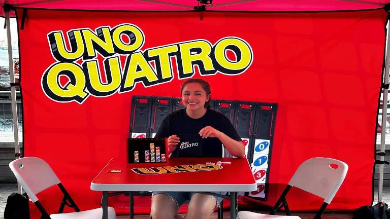 Litzy Santana, la joven que gana miles de dólares por jugar Uno con otras personas