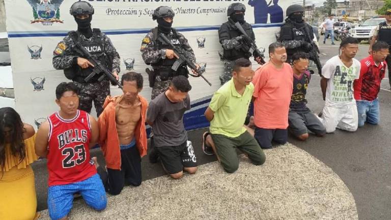 Del total de detenidos, una persona tiene boleta de detención por ingreso de objetos prohibidos a la Penitenciaría del Litoral, y otro tiene antecedentes penales.
