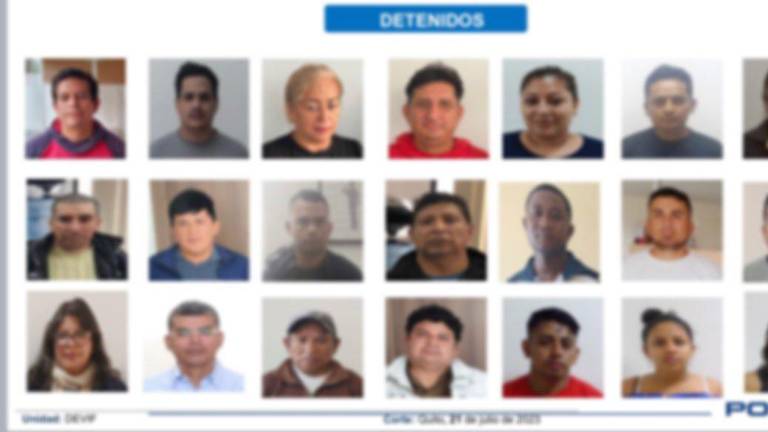 El ministro Juan Zapata compartió las fotos difuminadas de un grupo de personas que fueron capturadas por tener boletas de detención.
