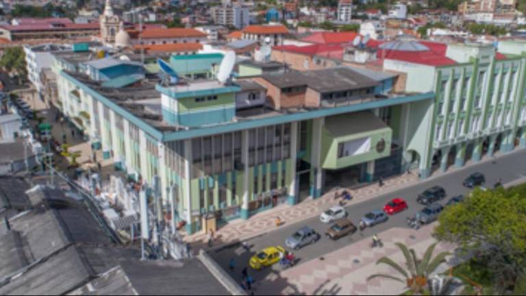 Exfuncionaria desvió miles de dólares: eran ganancias de un parqueadero municipal de Loja​​