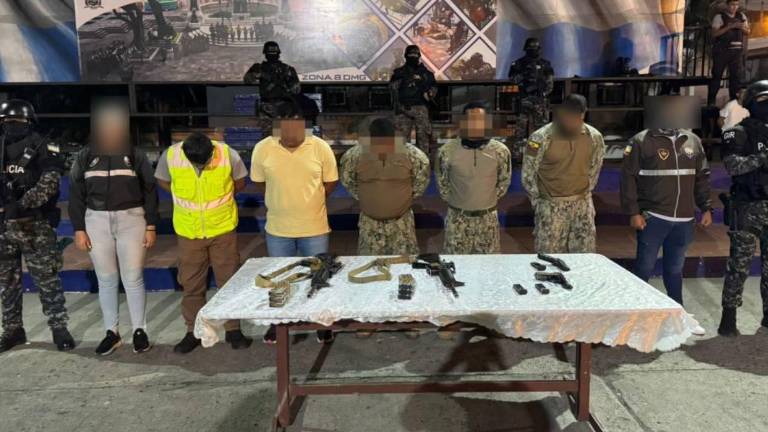 Detienen a cuatro militares en Guayaquil por el ingreso de droga en contenedor que iba a Francia
