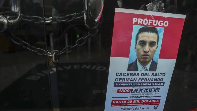 Fiscalía habría alertado a Germán Cáceres para que se fugara, según abogado de oficial investigado en el caso Bernal
