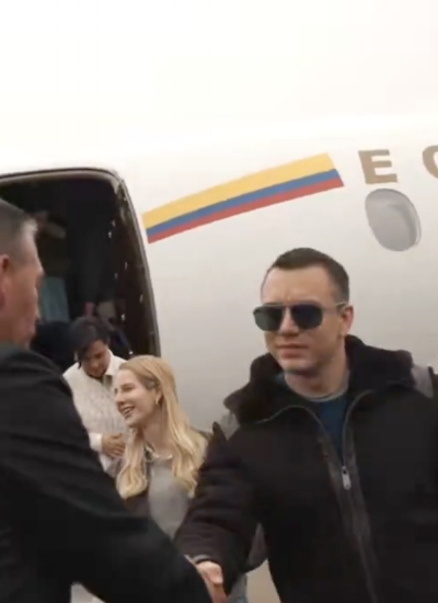 Noboa durante su arribo a Suiza. Imagen: captura de video