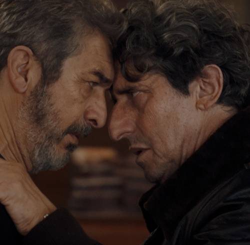 Fotografía que muestra a Ricardo Darín y Diego Peretti, interpretando a Ulises Verón y Martin Bouchard, respectivamente.