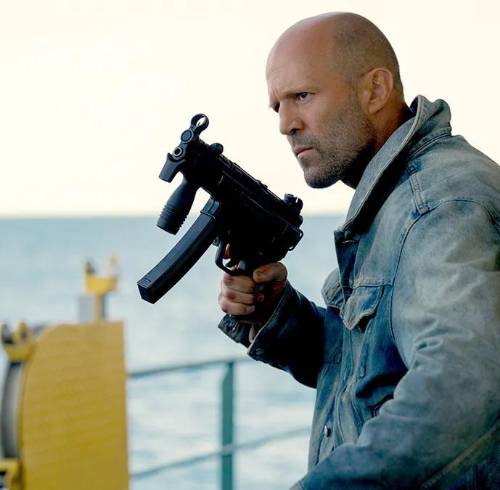 Fotografía que muestra al aclamado actor Jason Statham interpretando a Cole Reed.