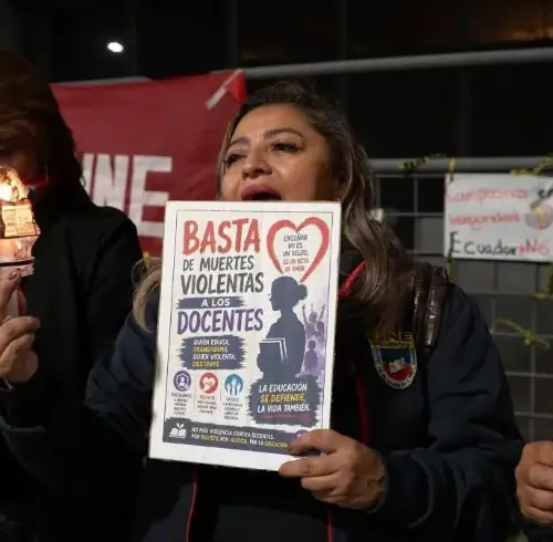 De acuerdo con la Unión Nacional de Educadores, al menos 10 docentes fueron asesinados en Ecuador entre 2025 y 2026.