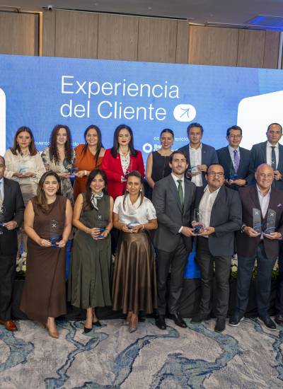 Representantes de las empresas ganadoras del PXI 2026 posan junto a sus galardones.