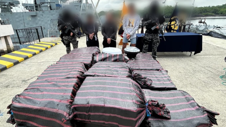 Golpe al narcotráfico: Policía incauta 2,5 toneladas de droga y captura a 5 presuntos miembros de ‘Los Choneros’