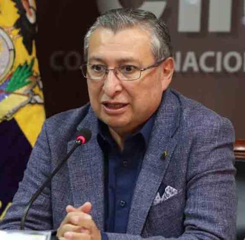 El presidente del CNE, José Cabrera, afirmó este jueves que la autoridad electoral analiza los argumentos de descargo que presentó la Presidencia de la República para frenar los pedidos de organizaciones y sindicatos.