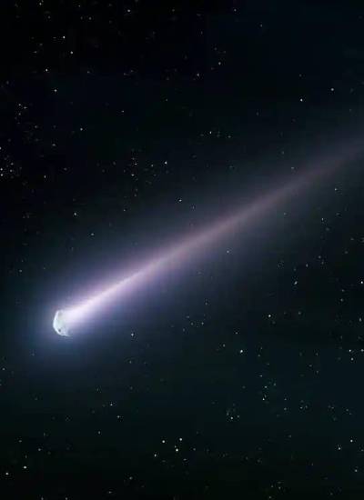 Cometa espacial observado por telescopios terrestres y espaciales.