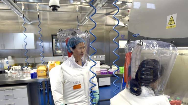 Alerta por cepa mutante de COVID-19 100% mortal y que ataca al cerebro, creada en un laboratorio chino